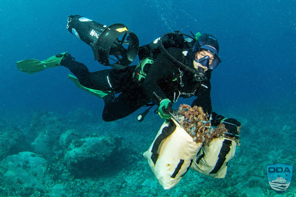 news 2023 05 09 25 UW Divers removing debris 11LR 1200w wm